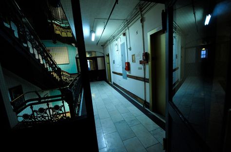 Hotel Chelsea Nyc, Hotel Chelsea, Planets Images, Old Hotel, Hotel Hallway, Ny Hotel, Chelsea Hotel, Landmark Hotel, Ny City