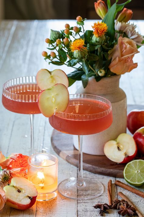 Apple Syrup Cocktail, Thanksgiving Martini, Mango Fish, Apple Cocktail Recipes, Grapefruit Margarita Recipe, Martini Recipes Easy, Apple Martini Recipe, Cranberry Martini, Unsweetened Cranberry Juice