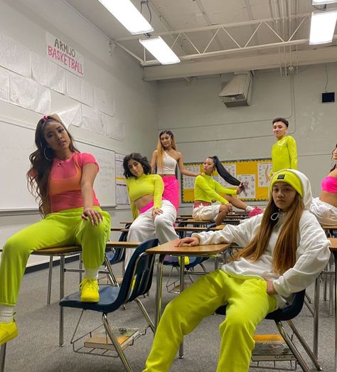 Dance Group Outfits Hip Hop, Dance Group Outfits, Dance Team Outfits, Hip Hop Dance Team, Dance Team Clothes, 90s Hip Hop Outfits, Dance Team Uniforms, Step Team, Dance Fits