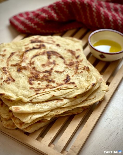 Tunisian Bread Recipe, Yemeni Food, Naan Flatbread, Tunisian Food, Honey Cornbread, Olive Oil Recipes, Man Food, Ramadan Recipes, Carthage