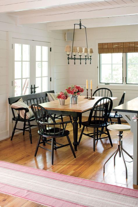 Mixed Seating Southern Living Rooms, Cabin Makeover, Deacons Bench, Farm Style Table, Bench Kitchen, Cottage Dining, Calm Colors, Cottage Dining Rooms, Black Chairs