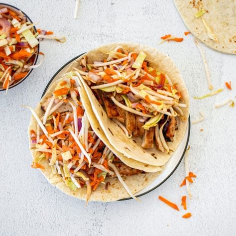 Sweet Chili Chicken Soft Tacos | Easy Dinner Recipe Chicken Soft Tacos, Tacos Easy, Sweet Chilli Chicken, Sweet Chili Chicken, Chili Chicken, Colorful Desserts, Brunch Drinks, Soft Tacos, Easy Dinner Recipe