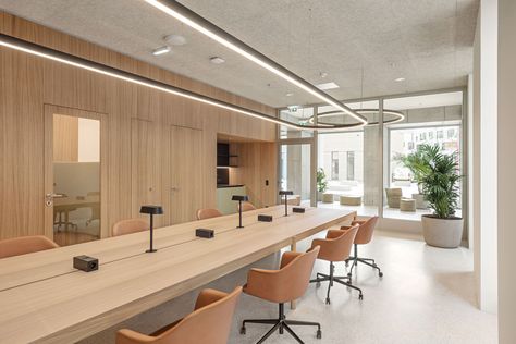 Gallery of Nordbahnhof Residential High-Rise / Franz&Sue - 10 Interior Design Office Space, Meeting Room Design Office, Office 2023, Meeting Room Table, Meeting Room Design, Office Floor Plan, Athena Calderone, Arch Interior, Big Table