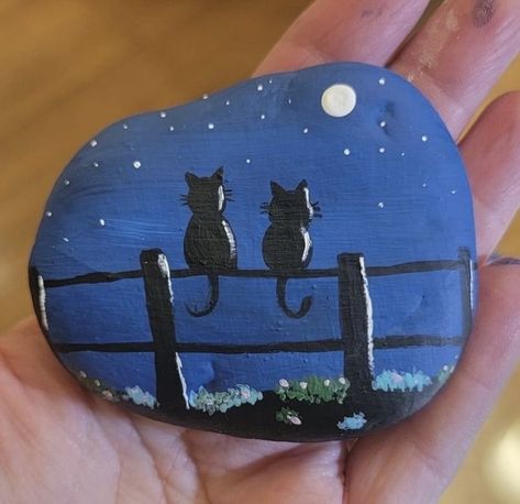 Rock Painting Cats, Small Stone Painting, Cat Rocks, Garden Rock Art, Diy Rock Art, Stone Art Painting, Rock And Pebbles, Painted Rocks Diy, Rock Painting Ideas Easy