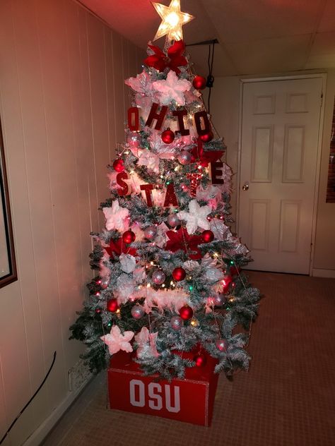 Ohio State Christmas, Gift Drawing, The Ohio State University, Christmas Tree With Gifts, Tree Ideas, Christmas 2020, Tree Christmas, Ohio State, All Things Christmas