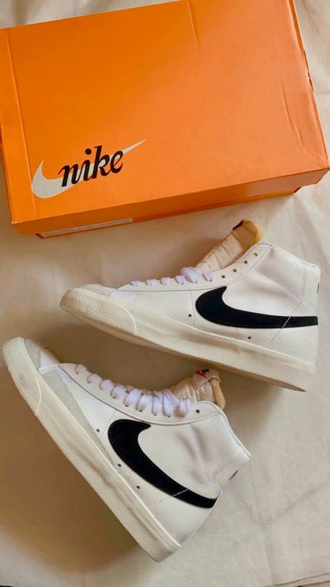 Nike Blazers Mid 77's, Outfits Con Converse Blancos, Nike Blazer 77 Vintage, Converse Nike, Shoe Room, Shoes Wallpaper, Nike Blazers, Nike Converse, Sporty Aesthetic