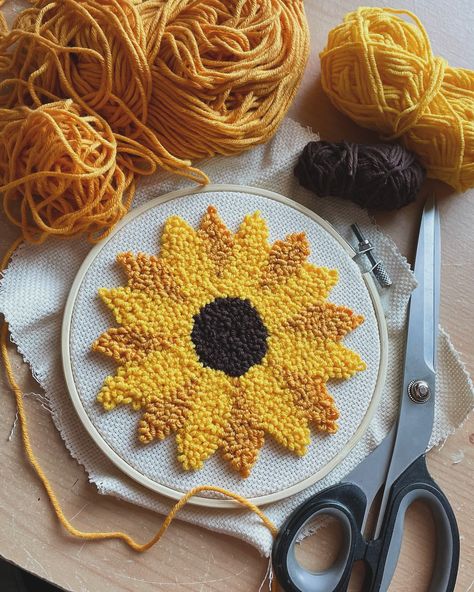 A sunflower punch needle wall hanging using some of my favourite yarn brands. 🌻 Yellow - @knitsirdar stories in ‘sunseeker’ Mustard - @hobbycrafthq knit craft cotton blend plain in ‘mustard’ Brown - @ricorumi in ‘chocolate’ #punchneedleart #punchneedle #punchneedlewallhanging #wallhanging #wallart #wallartdecor #embroideryhoop #embroideryhoopart #makewithhobbycraft #sirdar #sirdaryarn #hobbycraft #hobbycrafthq #ricorumi #ricodesign #ricostitching #ricodesignpunchneedleproject #fibreartist Fall Punch Needle Patterns, Punch Needling Ideas, Fall Punch Needle, Needle Punch Ideas, Punch Needle Stitches, Punch Needle Aesthetic, Punch Needle Wall Hanging, Needle Punching, Punch Needling