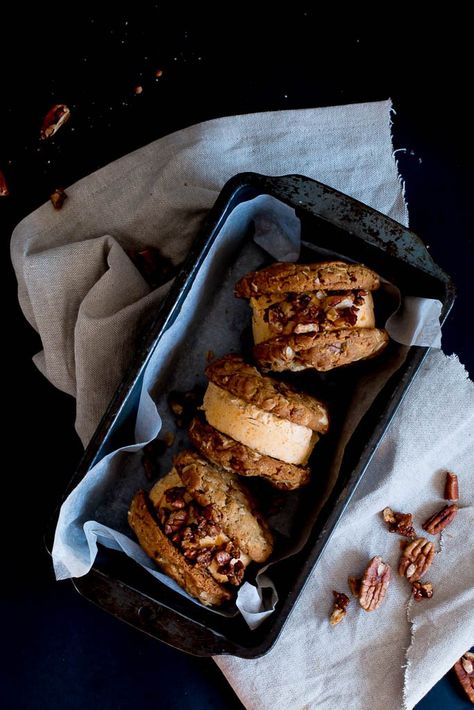 Pumpkin, pecan and white-chocolate ice cream sandwiches - The Brick Kitchen Fall Ice Cream, Chocolate Oat Cookies, White Chocolate Ice Cream, Frozen Snacks, Dessert Sandwich, Hey Pumpkin, Pumpkin Ice Cream, Baked Alaska, Homemade Pumpkin Puree