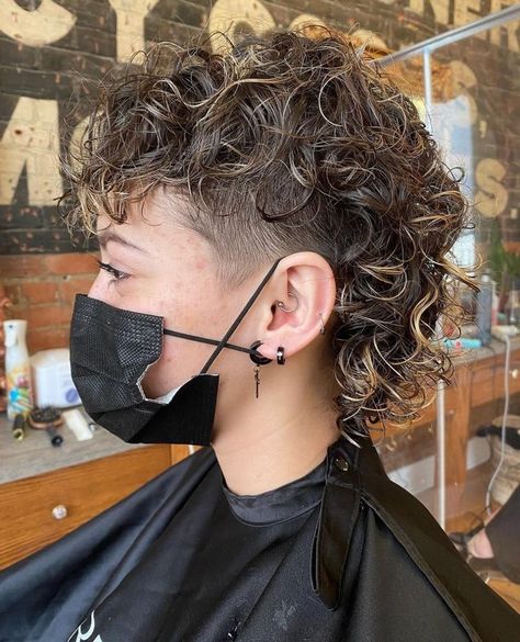 Curly Faded Mullet, Perm With Undercut, Curly Mullet Undercut, Curly Hair Female Mullet, Curly Mullet Shaved Sides Men, Female Mullet Short Curly, Curly Mullet With Undercut, Short Curly Modern Mullet, Short Curly Haircuts Undercut