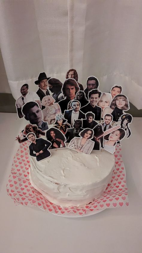 I CANT BELIEVE I MADE THIS 😭 #celebritycake #memecake #ilovethesepeople #meme #funny #birthdaycake #cakedesign Goofy Cake, Crush Cake, Smash Cakes, Man Cake, Cake Inspo, Creative Birthday Cakes, Creative Birthday, Celebrity Faces, Hot Style