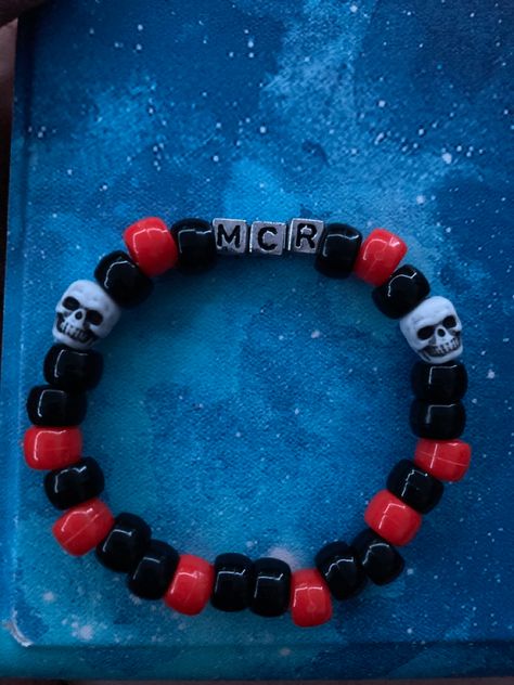 Emo Friendship Bracelets, Emo Clay Ideas, Mcr Kandi, Scene Bracelet, Scene Kandi, Scene Clothes, Pulseras Kandi, Kandi Cuff Patterns, Emo Jewelry