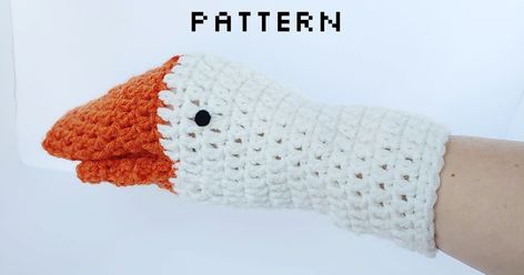 Crochet Hand Puppet, Hand Puppet Crochet, Untitled Goose Game, Finger Puppet Patterns, Goose Game, Glove Puppets, Glove Pattern, Puppet Patterns, Crochet Animals Free Patterns