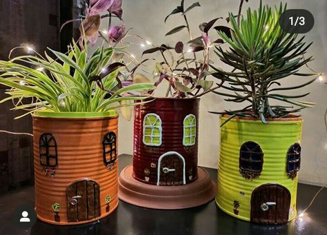 Pot Hias, Garden Hack, Painted Tin Cans, Tin Crafts, Tin Planters, Cony Brown, Fairy Garden Furniture, Pot Design, Painted Plant Pots