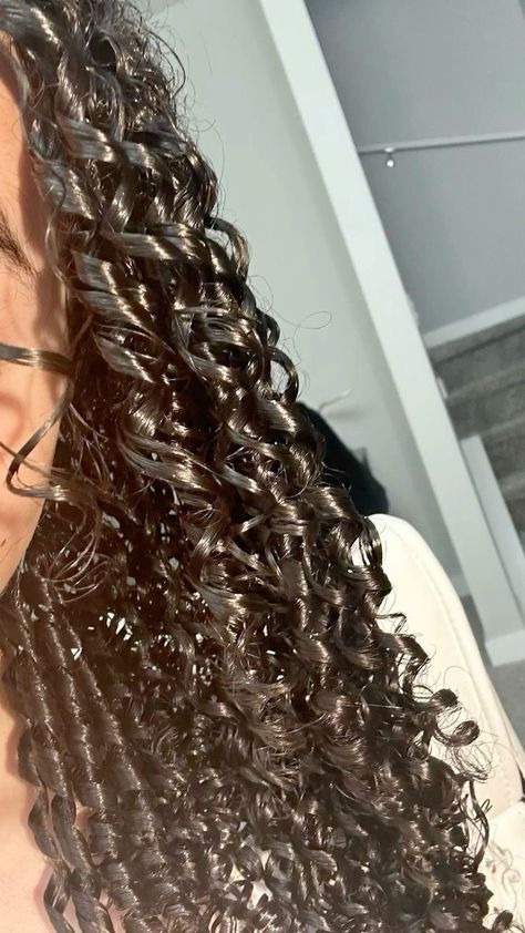 Healthy Curly Hair, Long Natural Curly Hair, Curly Hair Beauty, Curly Hair Care Routine, Mixed Curly Hair, Curly Hair Photos, Cute Curly Hairstyles, Beautiful Curly Hair, Curly Hair Styles Easy