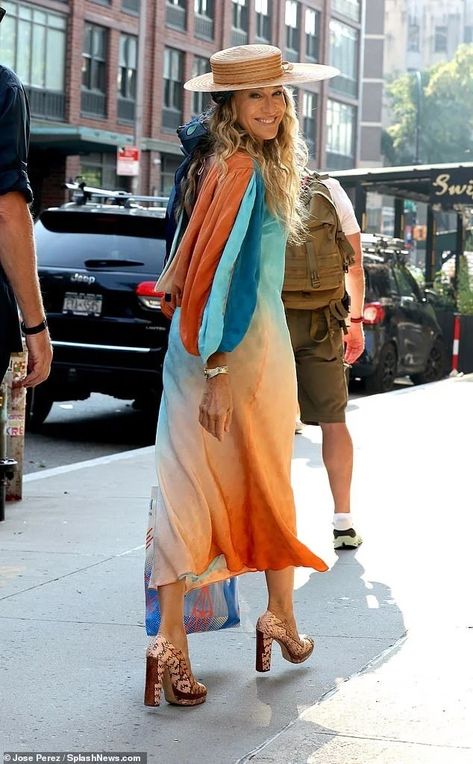 Sarah Jessica Parker Style, Ombre Gown, Sara Jessica Parker, Parker Outfit, Carrie Bradshaw Outfits, Carrie Bradshaw Style, Glamour Shots, City Outfits, Fashion Moments