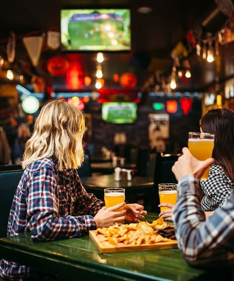 These Are the 10 Biggest Sports Bars in America — VinePair Sports Restaurant, Sports Bar Photoshoot, Sports Bar Food, Sports Bar Aesthetic, Sport Bar, Pub Photoshoot, Bar Photos, Bar Photoshoot Ideas, American Sports Bar