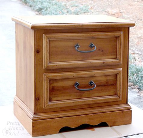 Country Oak Bedroom Furniture, Nightstand Redo Ideas, Night Table Makeover, Nightstand Flip, Upcycled Nightstand, Diy Nightstand Makeover, Night Stand Makeover, Pine Nightstand, Pine Bedroom Furniture