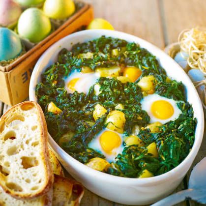 Baked-Eggs-Florentine-25041-mdn Weekend Brunch Recipes, Florentines Recipe, Eggs Florentine, Uk Recipes, Waffle Toppings, Midweek Meals, Dessert Pizza, Waffle Recipes, Baked Eggs