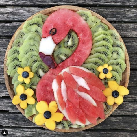 Fruit Creations, Fruit Platter Designs, Fruit Animals, Decorações Com Comidas, Food Art For Kids, Amazing Food Art, Creative Food Art, Food Carving, Easy Food Art