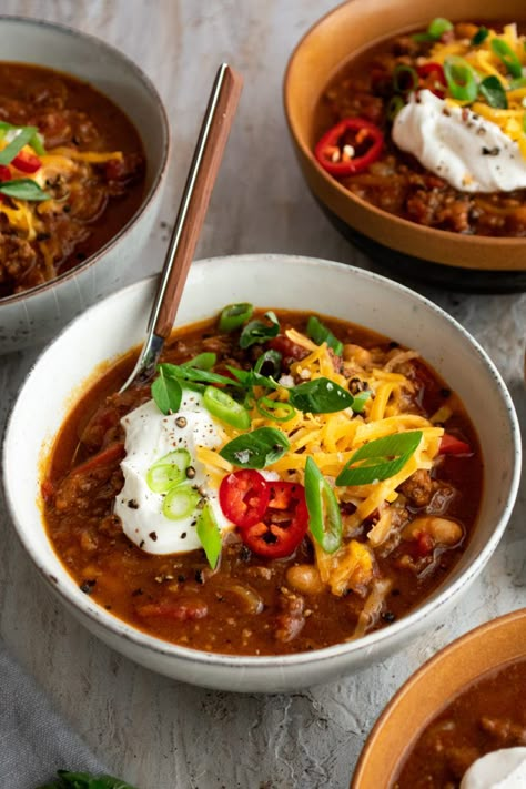 Pumpkin Chorizo Chili, full of warming spices and lots of flavor...it's such an easy chili recipe that is absolutely PERFECT for fall! - The Original Dish, www.theoriginaldish.com Pumpkin Chorizo, Chili On The Stove, Chorizo Chili, Chorizo Soup, The Original Dish, Chorizo Recipes, Pumpkin Chili, Party Food Platters, Pumpkin Soup