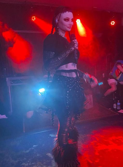 Zheani Aesthetic, Zheani Sparkes, Alt Music, Dark Outfit, Artists And Models, Dark Outfits, Concert Outfits, Grunge Goth, Goth Grunge