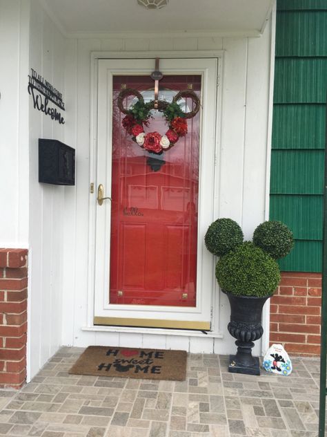 Mickey Mouse Topiary Diy, Disney Topiary Diy, Mickey Mouse Topiary, Disney Front Porch Decor, Mickey Topiary Diy, Disney Outdoor Decor, Disney Topiary, Lake House Backyard, Mickey Diy