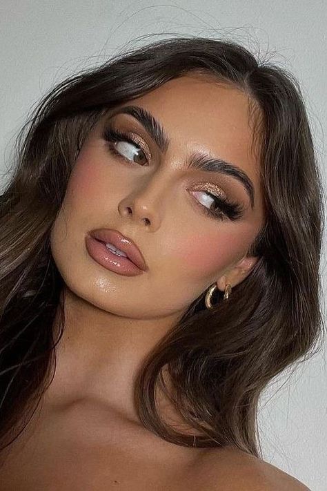 Make Up Look For Brown Dress, Nude Party Makeup Look, Make Up For Prom Black Dress, Prom Make Up For Black Dresses, Grad Make Up Ideas, Eyeshadow Looks Big Eyes, Make Up On Brown Eyes, Hairstyle Inspo For Prom, Makeup For Dark Dress