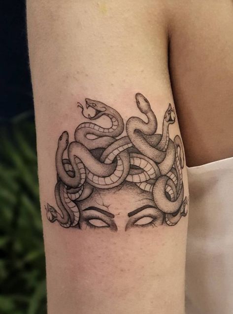 Tattoos 2024, Medusa Tattoo Design, Scary Tattoos, Medusa Tattoo, Tatuaje A Color, Cute Tattoos For Women, Back Tattoo Women, Discreet Tattoos, Snake Tattoo