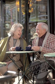 people drinking coffee Couple Having Coffee, Coffee Together, Older Couple, Grow Old With Me, Growing Old Together, Old Couples, Coffee Dates, Elderly People, Grow Old