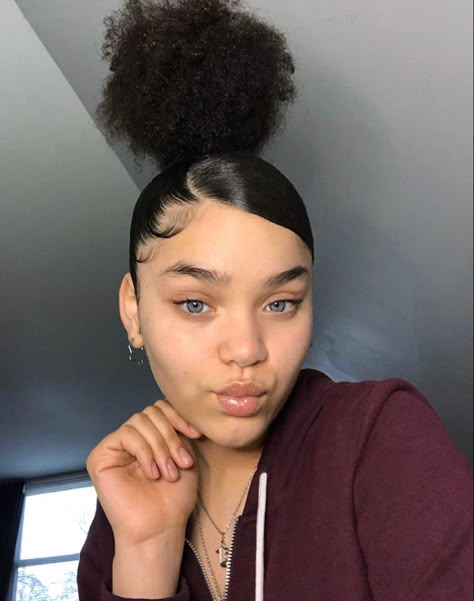 Cream Hair Hairstyles Black Women, Cream Hair Hairstyles, Cute Hairstyles For Short Natural Hair, Teen Girl Hairstyles, Really Curly Hair, Hairstylist Quotes, Best Hair Dye, At Home Hair Color, Quick Natural Hair Styles