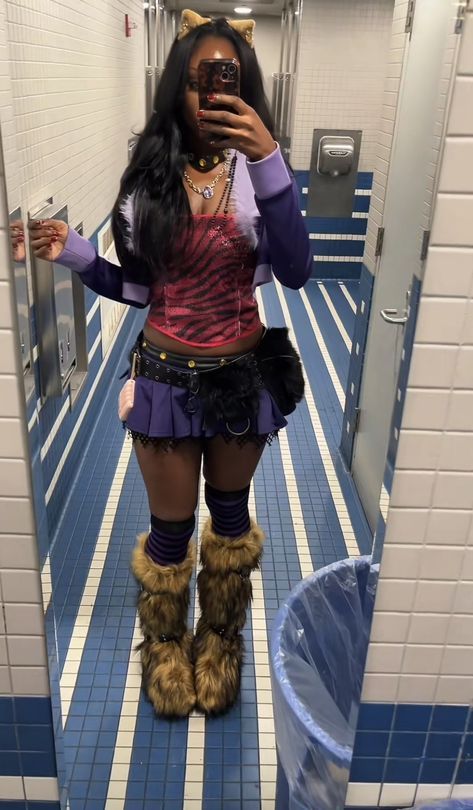 Clawdeen Wolf Costume Aesthetic, Clawdeen Wolf Outfit Ideas, Halloween Wolf Costumes, Clawdeen Wolf Fantasia, Claudine Wolf Costume, Clawdeen Halloween Costume, Halloween Baddie Costumes, Schoolgirloutfit Halloween, Clawdeen Cosplay