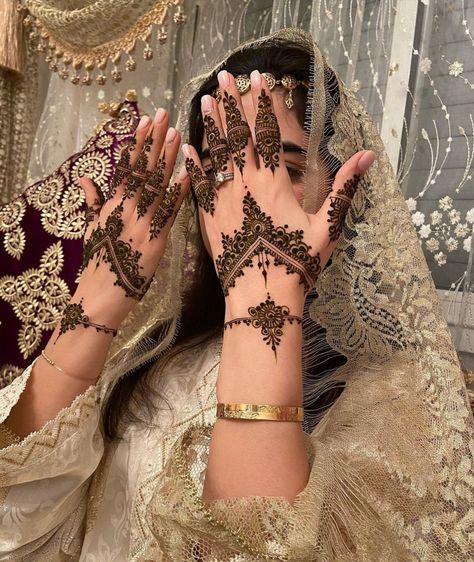 Nikkah Henna Designs, Moroccan Bridal Henna, Nikkah Mehndi Designs, Hanna Tattoo, Indian Henna Designs, Moroccan Henna, Henna Style Tattoos, Arabic Henna Designs, Henna Inspired Tattoos