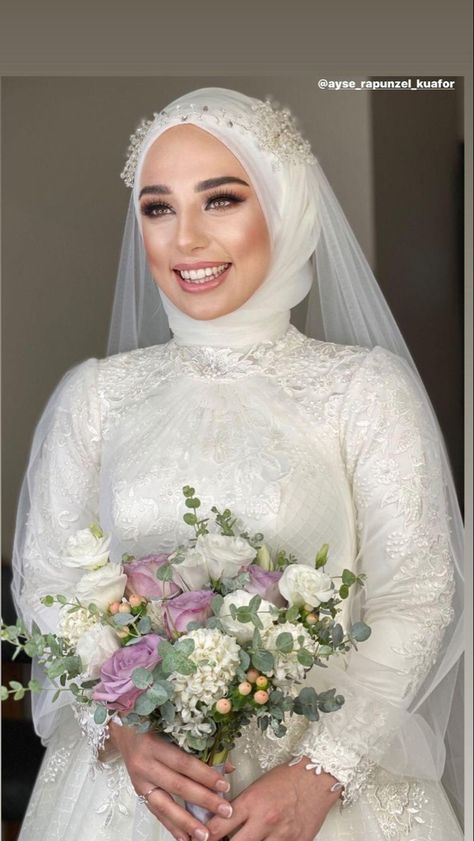 Hijab Headpiece Brides, Crown Wedding Hijab, Yellow Dress Wedding, Hijab Crown, Dress Wedding Hijab, Light Yellow Dress, Muslim Wedding Hijab, Wedding Hijab Styles, Bridal Hijab Styles