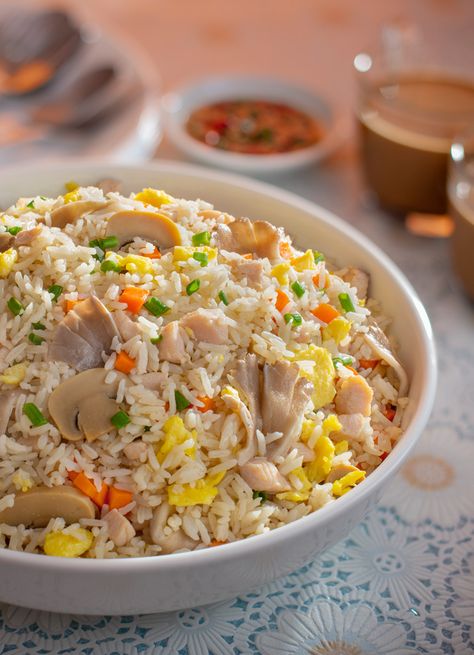 Mushroom Fried Rice Recipe | Ajinomoto Malaysia Fried Rice Seasoning, Jamur Kancing, Mushroom Fried Rice, Rice Seasoning, Button Mushroom, Seasoned Rice, Smart Cooking, Chicken Stir Fry, Fried Rice Recipe