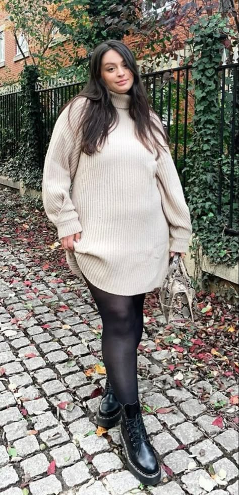 Winter Dresses Curvy, Plus Sized Autumn Fashion, London Outfit Winter Plus Size, Jumper Under Dress, Winter Outfits For Medium Size Women, Autumn Dress Outfit Plus Size, Fall Ootd Plus Size, Fall Fashion 2023 Curvy, Winter Outfits Xl Size