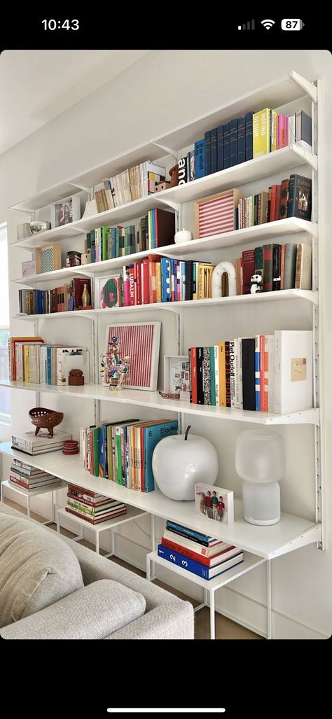 Elfa Shelving Living Room, Elfa Shelving Office, Shelving Behind Sofa, Build In Bookshelf, Mcm Bookshelves, Track Shelving Ideas, Collectible Display Ideas, Bookshelf Layout, Modern Book Shelf