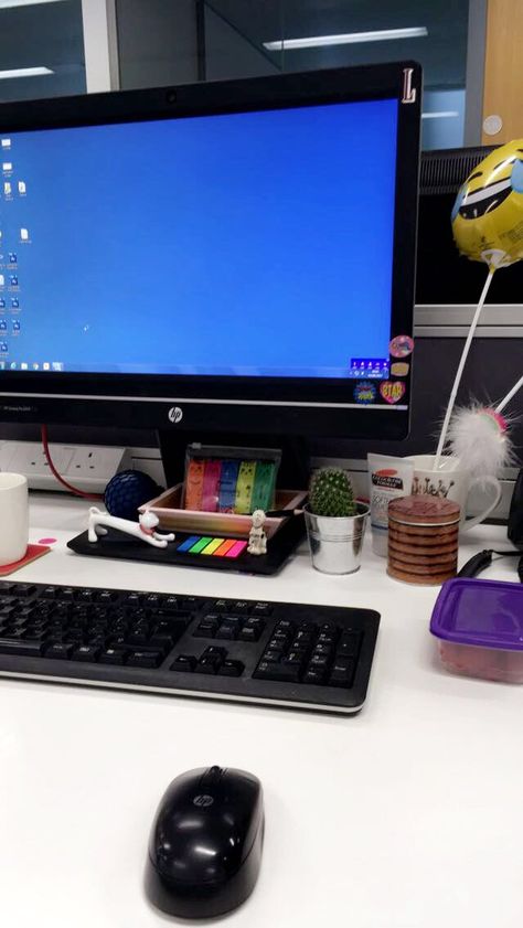 Tuesday 1st August 2017: decorated my desk at work 💁🏻😼 Work Snapchat Story, Office Work Snapchat Story, Work Snapchat, Funny Snapchat Stories, Desk At Work, 1st August, Pc Photo, Snapchat Selfies, Caption For Girls