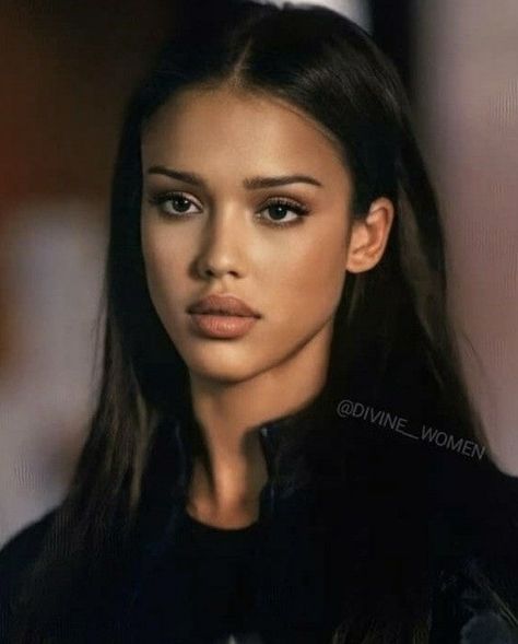 Jessica Alba Eye Makeup, Jessica Alba Lips, Jessica Alba 2000s Makeup, Jessica Alba Makeup Looks, Dark Feminine Makeup Soft, Jessica Alba Dark Hair, Jessica Alba Makeup Tutorial, Jessica Alba Face, Jessica Alba Aesthetic