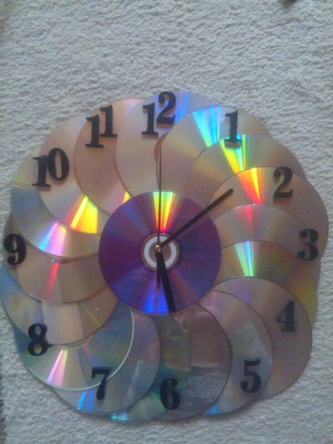 Clock from old cd Recycled Cd Crafts, Cd Crafts Diy, Old Cd Crafts, Cd Idea, Recycled Cds, Cd Diy, Old Cd, Old Cds, Cd Crafts