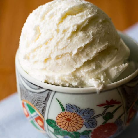 Ginger Ice Cream, Easy Ice Cream Recipe, Easy Ice Cream, Healthy Food Facts, Ice Cream Recipe, Cream Desserts, Ice Cream Desserts, Homemade Ice, Ice Cream Maker