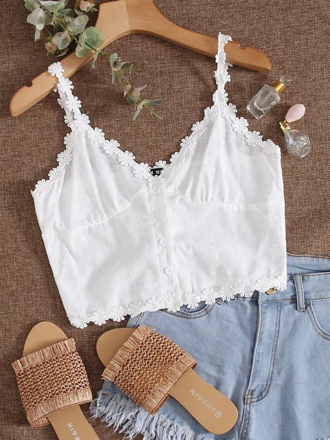 Lacey Tops Aesthetic, Feminine Lace Cami Top For Summer, Lace Cami Top For Summer, Feminine Summer Lace Cami Top, Lace Cami Aesthetic, Forever 21 Outfits, Hot Dresses Tight, Fancy Blouses, Aesthetic Shirts