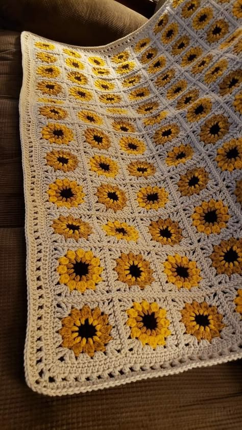 Crochet Flower Blanket, Granny Square Crochet Patterns Free, Crochet Blanket Designs, Crochet Daisy, Crochet Design Pattern, Crochet Sunflower, Crochet Quilt, Crochet Patterns Free Blanket, Diy Crochet Projects