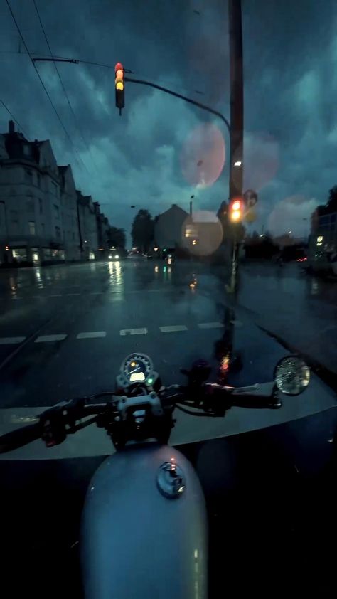 Dark Weather Aesthetic, Aesthetic Panorama, Bike Riding Aesthetic, Aesthetic Bike Ride, Night Bike Ride Video, Black Videos, Video Tattoo, Wealthy Lifestyle Luxury, Weather Aesthetic