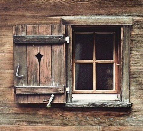 Cabin Windows, Windows Shutters, Rustic Window, Wooden Shutters, Beautiful Windows, Window Shutters, Old Windows, Wood Windows, Old Doors