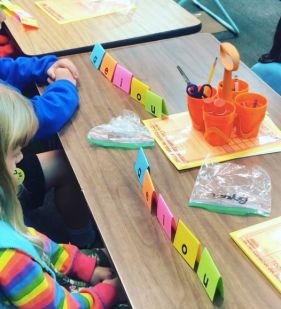 5 Easy Short Vowel Activities to Make Your Phonics Lesson POP! - Vowel Lessons, Multisensory Phonics, Short Vowel Activities, Writing Cvc Words, Vowel Activities, Multi Sensory Learning, Multisensory Activities, Phonics Programs, Letter Card