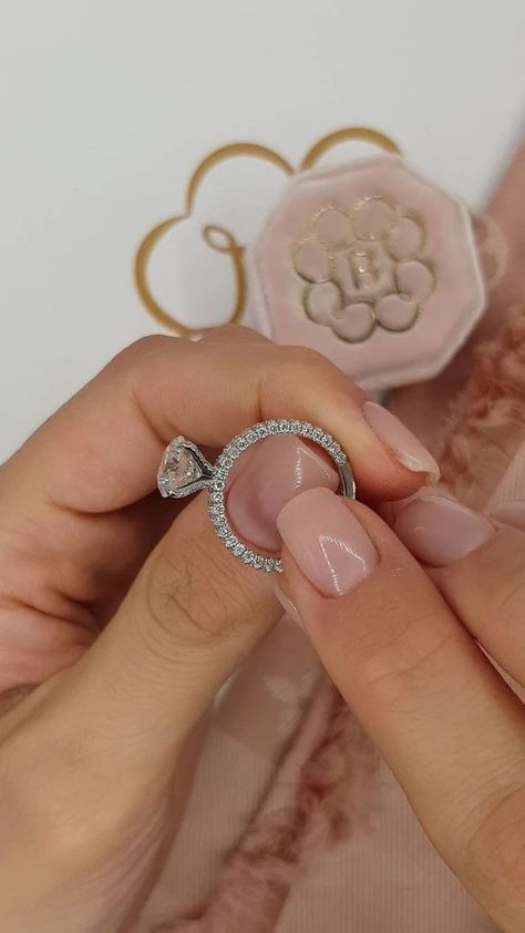 خواتم خطوبة, Engagement Rings Romantic, Dream Wedding Ring, Cute Engagement Rings, Future Engagement Rings, Elegant Engagement Rings, Engagement Ring Diamond Cut, Dream Engagement Rings, Beautiful Engagement Rings