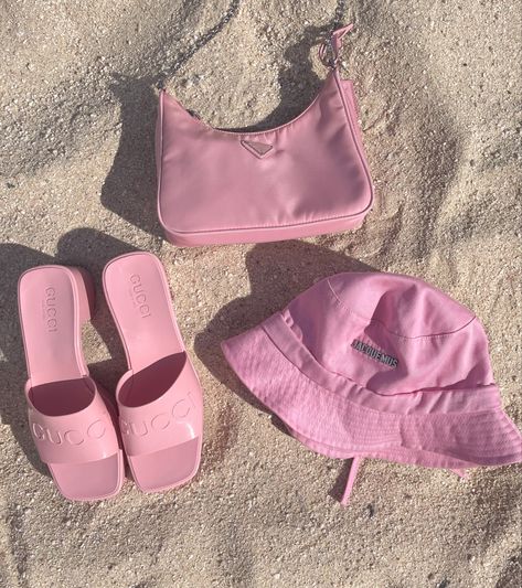 Pink designer bag, shoes and bucket hat Gucci Ad, Barbie Malibu, Multi Top, Lux Fashion, Summer Outfits Y2k, Summer Luxury, Beach Pink, Basic Skin Care Routine, Shoes Prada