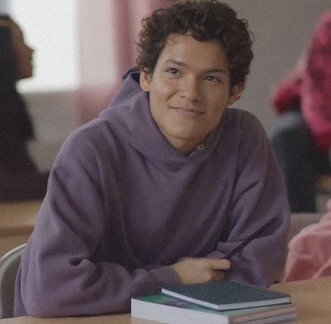 Simon / Young Royals Simon Purple Hoodie, Omar Rudberg Purple, Simon Young Royals, Simon Wilhelm, Simon Eriksson, Riverdale Bughead, Achilles And Patroclus, Omar Rudberg, Tv Icon