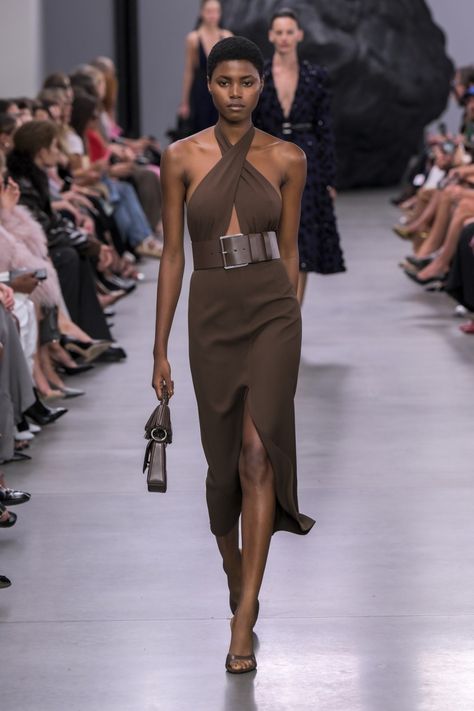 Michael Kors Runway, Spring 2025, Show Collection, Capsule Outfits, Ready To Wear Collection, September 2024, Tall Women, Fashion Show Collection, Business Fashion