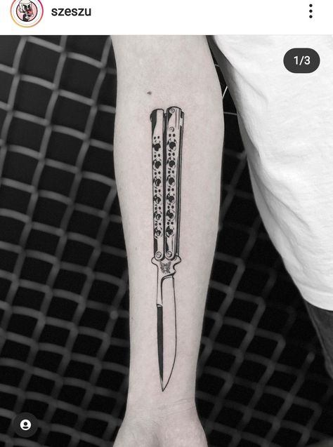 Butterfly Knife Tattoo Sketch, Butterfly Knife Tattoo Design, Balisong Tattoo, Switch Blade Tattoo, Butterfly Knife Tattoo, Razor Tattoo, Tattoo Cover Ups, Athena Tattoo, Ivy Tattoo